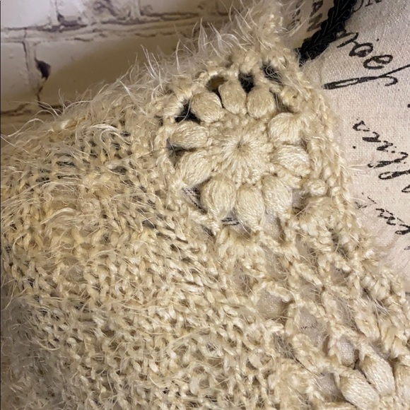 Kanvas short sleeve floral crochet furry sweater - Picture 2 of 8